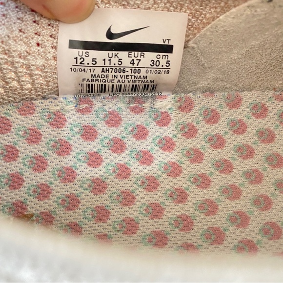 Nike AIR VAPORMAX MOC 2
LACELESS FUTURISM SNEAKERS - Picture 8 of 9